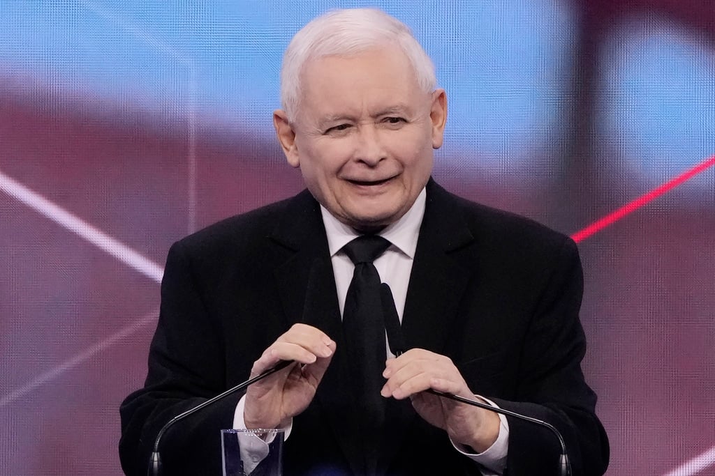 Polish parties lay out retirement, tax policies in poll programmes