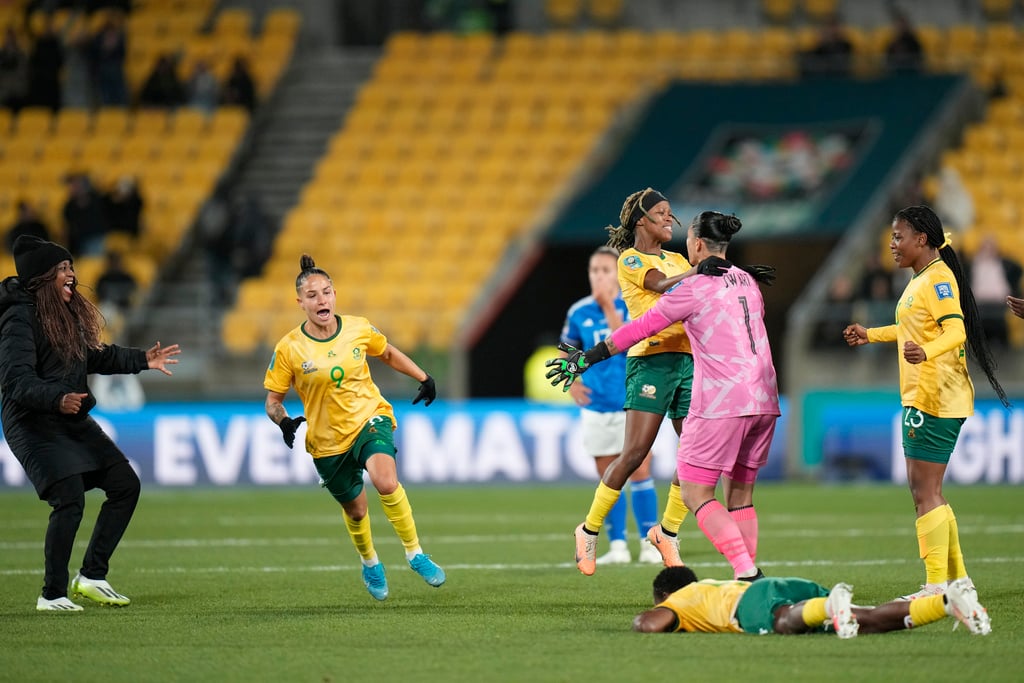 S. Africa book place in WWC knockouts with last-gasp win over Italy