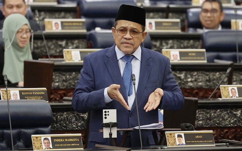 Shahidan hits out at ‘malicious’ deputy speaker over phone check