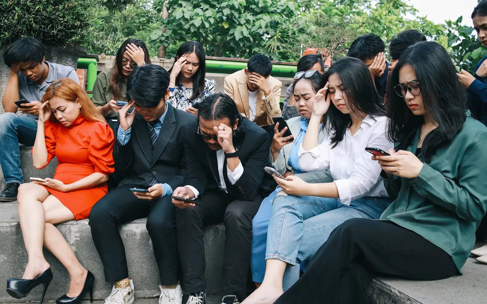 One month phone-free: Young Americans try digital detox