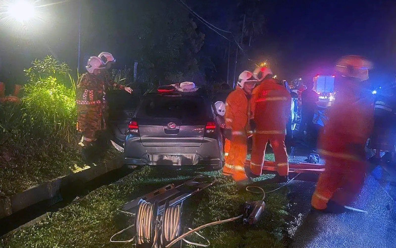 3 sekeluarga maut kereta bertembung pikap