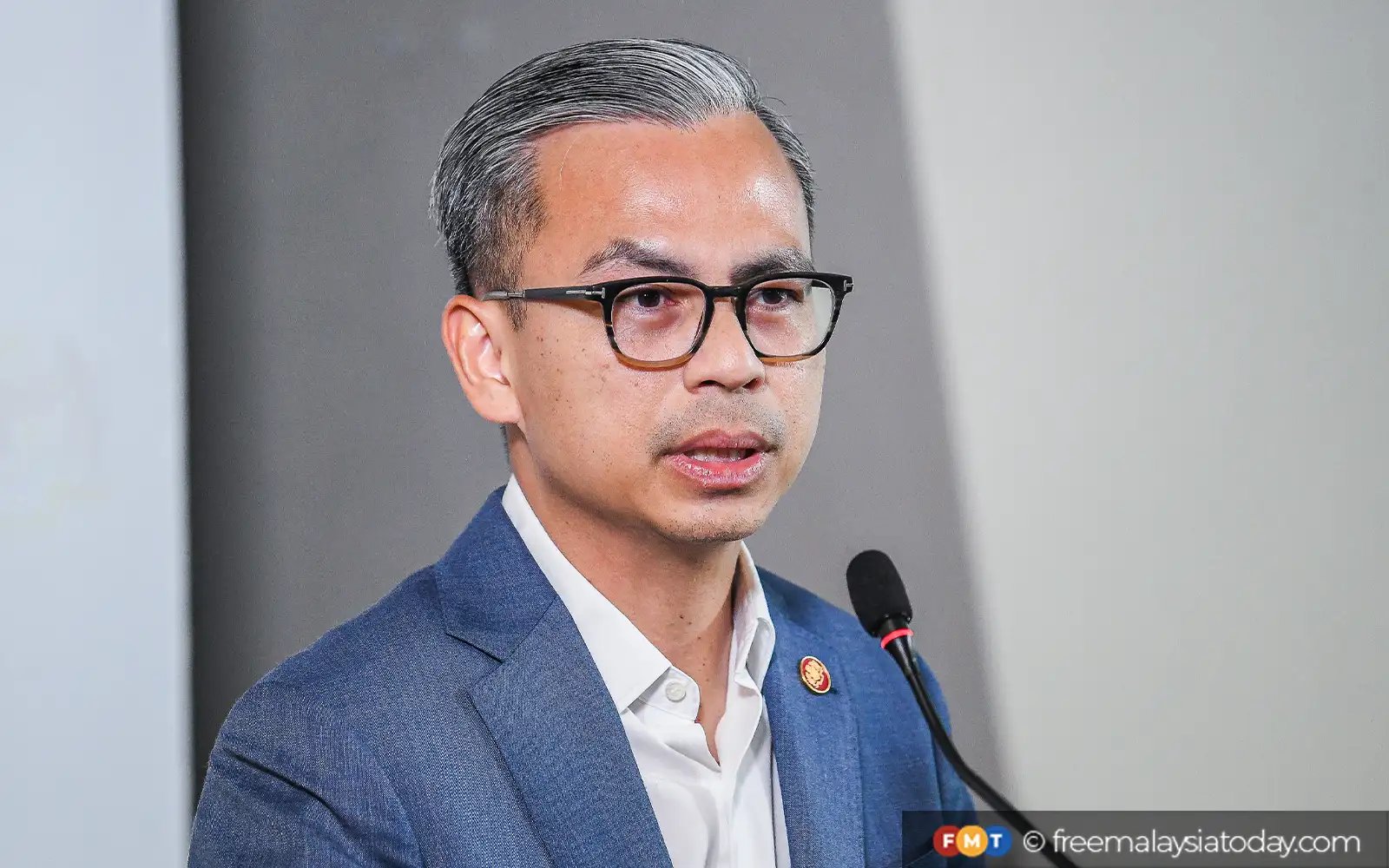 Saman bekas wakil rakyat mesej jelas untuk hormati bon parti, kata Fahmi