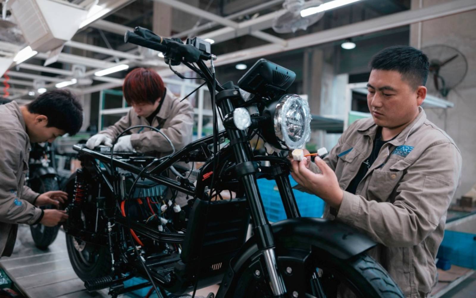 China’s manufacturing shrinks after four months of growth