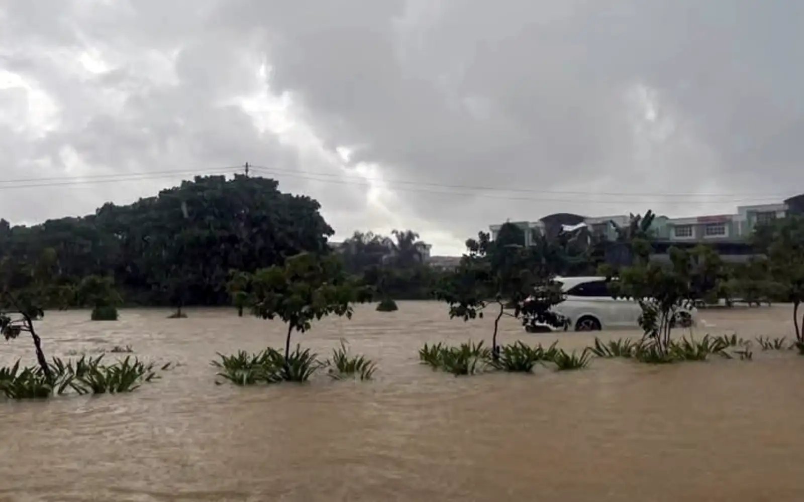 Floods recede in Pahang but more evacuated in Sabah