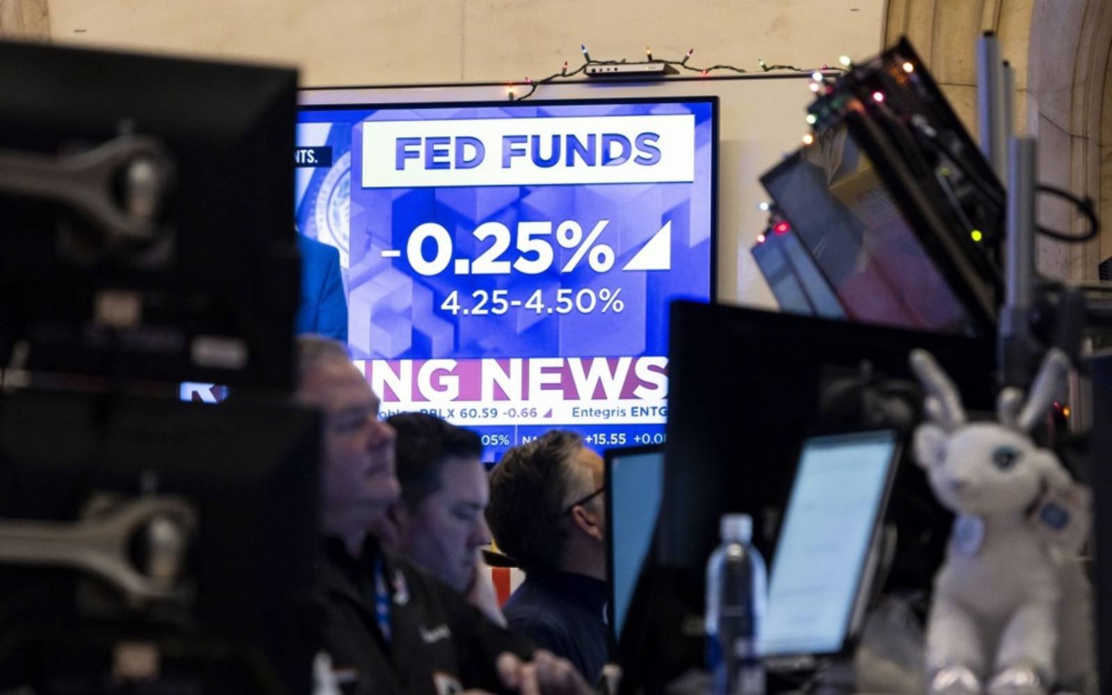 Trump demands Fed cut rates, claims better monetary understanding