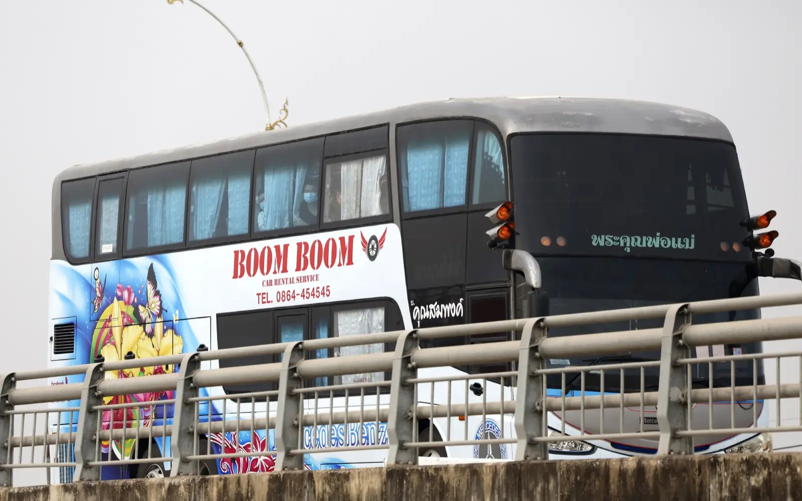 Myanmar returns more than 100 Chinese scam centre workers