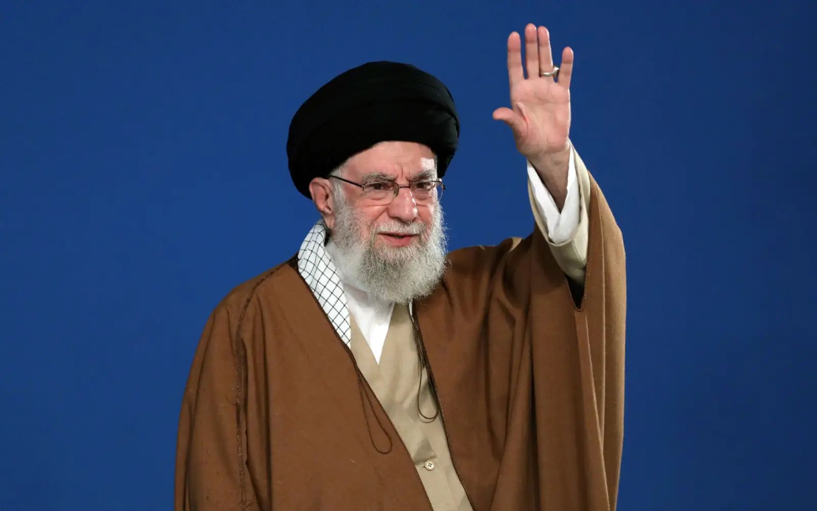 Iran unveils missile systems on strategic Gulf islands