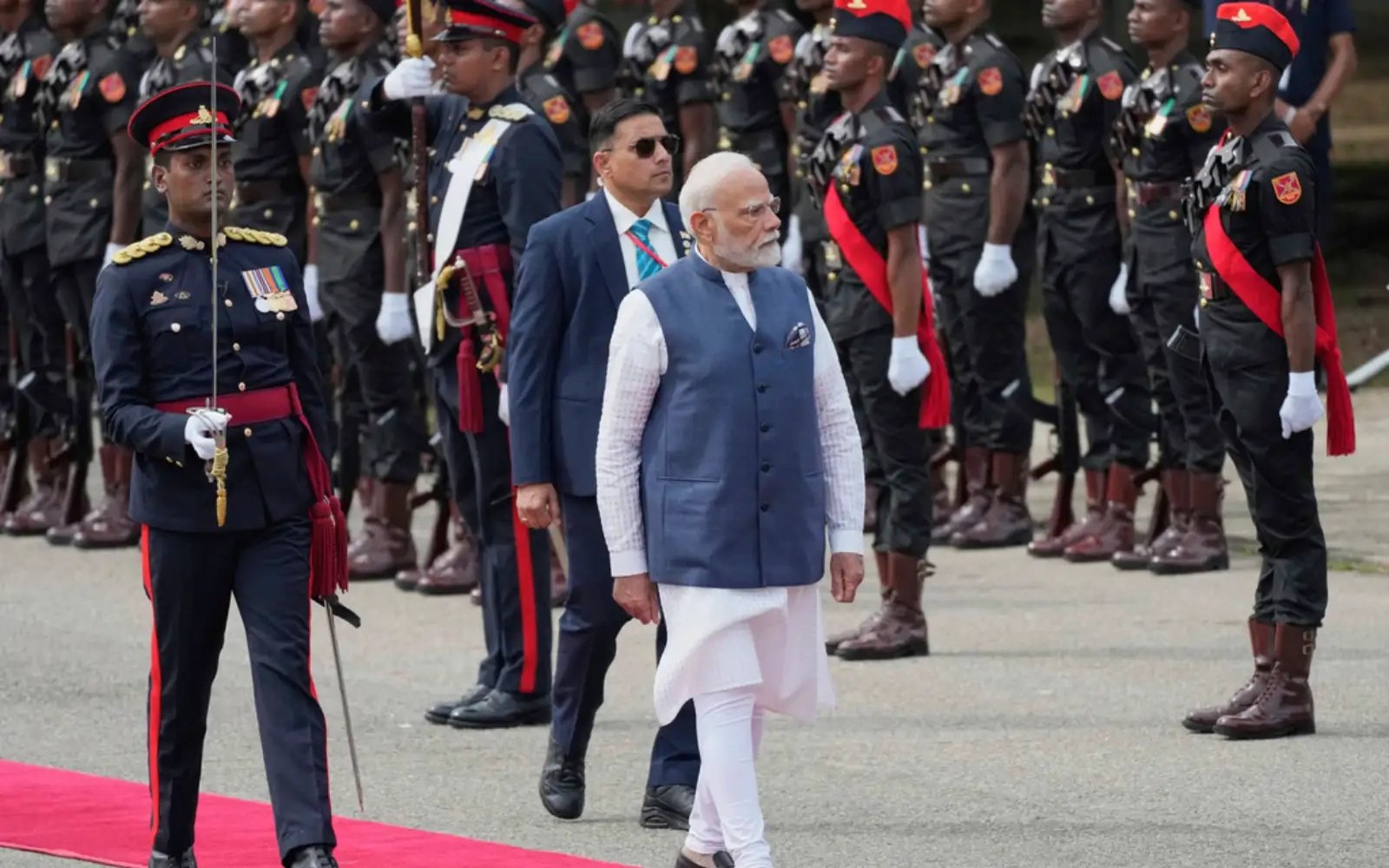 Sri Lanka rolls out red carpet for Modi