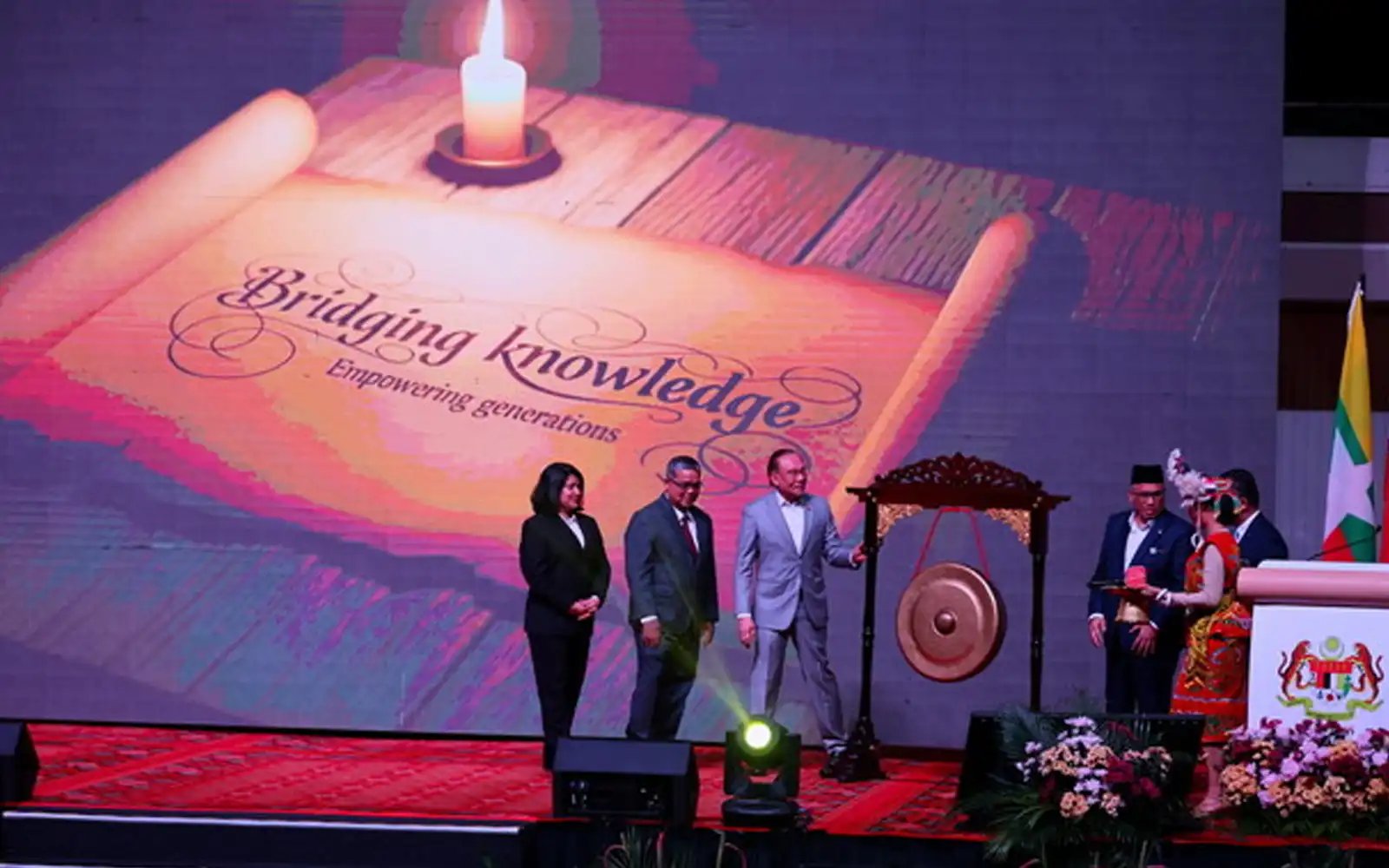 Perpustakaan perlu jadi pusat ilmu, bukan tempat simpan buku, kata Anwar