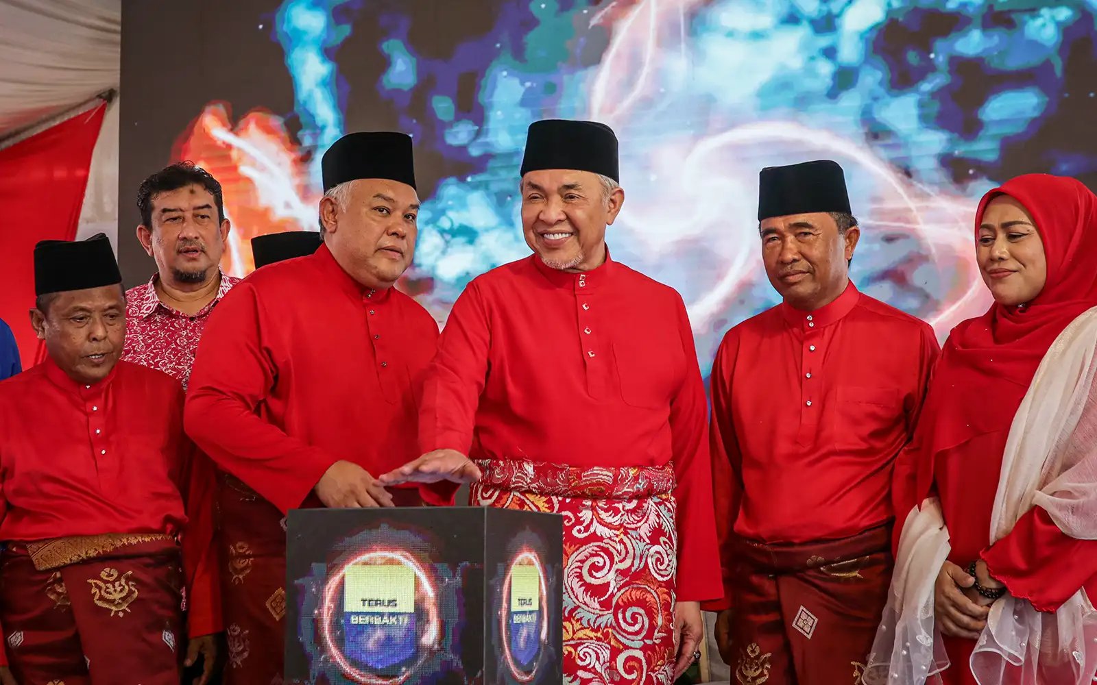 Zahid warns of a ‘cancer’ that could bring down Umno
