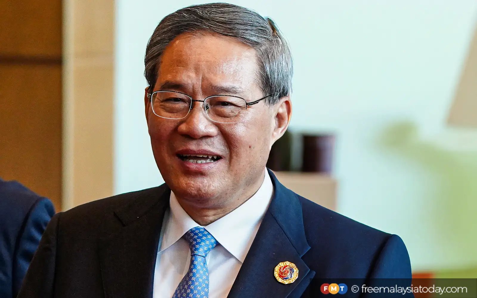 China vows more open economy, national treatment for foreign firms