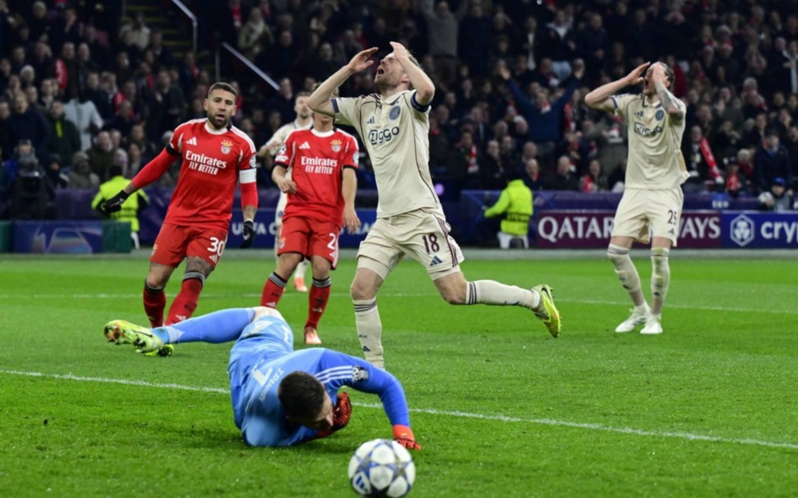 Benfica win first Champions League points but Ajax remain bottom