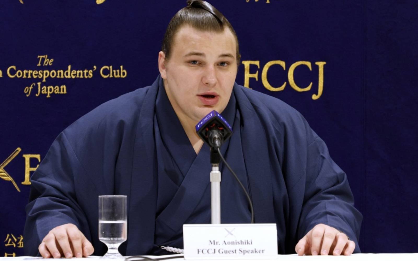 Ukrainian sumo wrestler earns record-breaking promotion