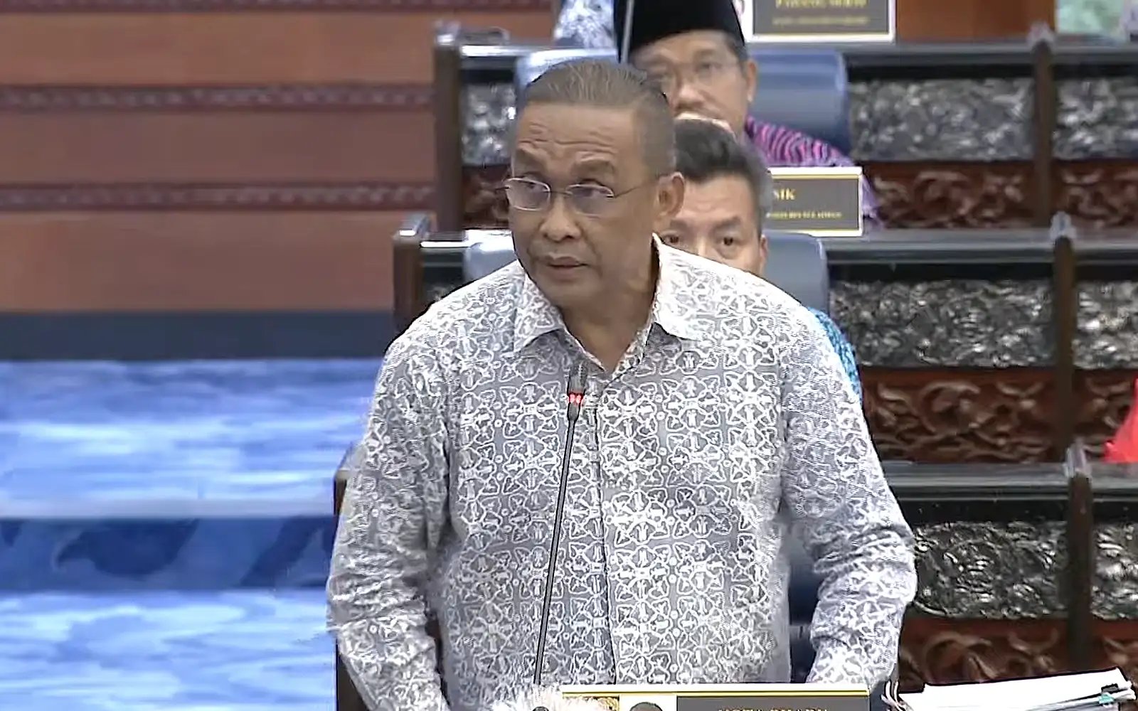 Selepas dibantah, Dewan Rakyat tangguh usul gantung Takiyuddin