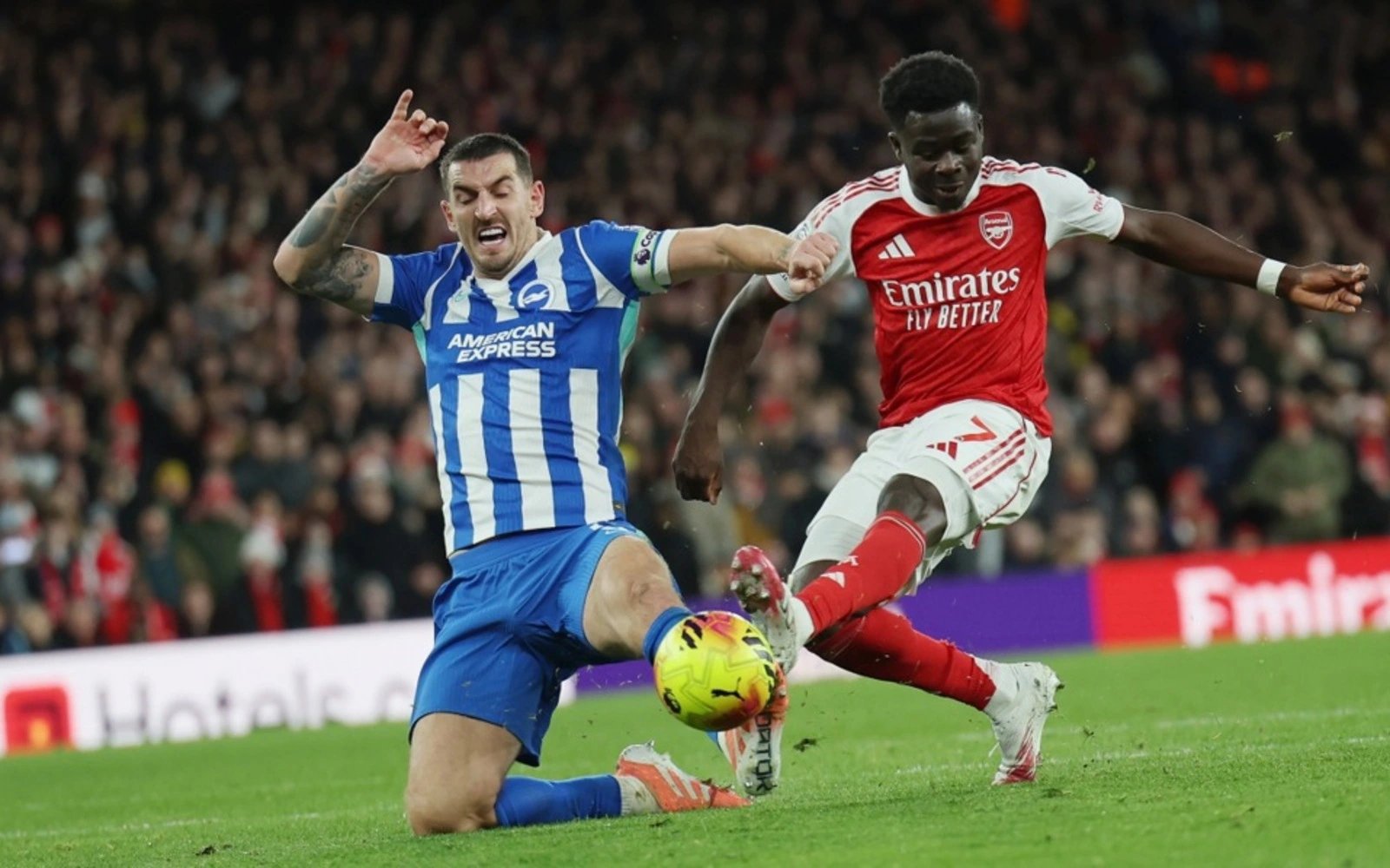Arsenal respond to Man City challenge with narrow win, Villa remain in title race