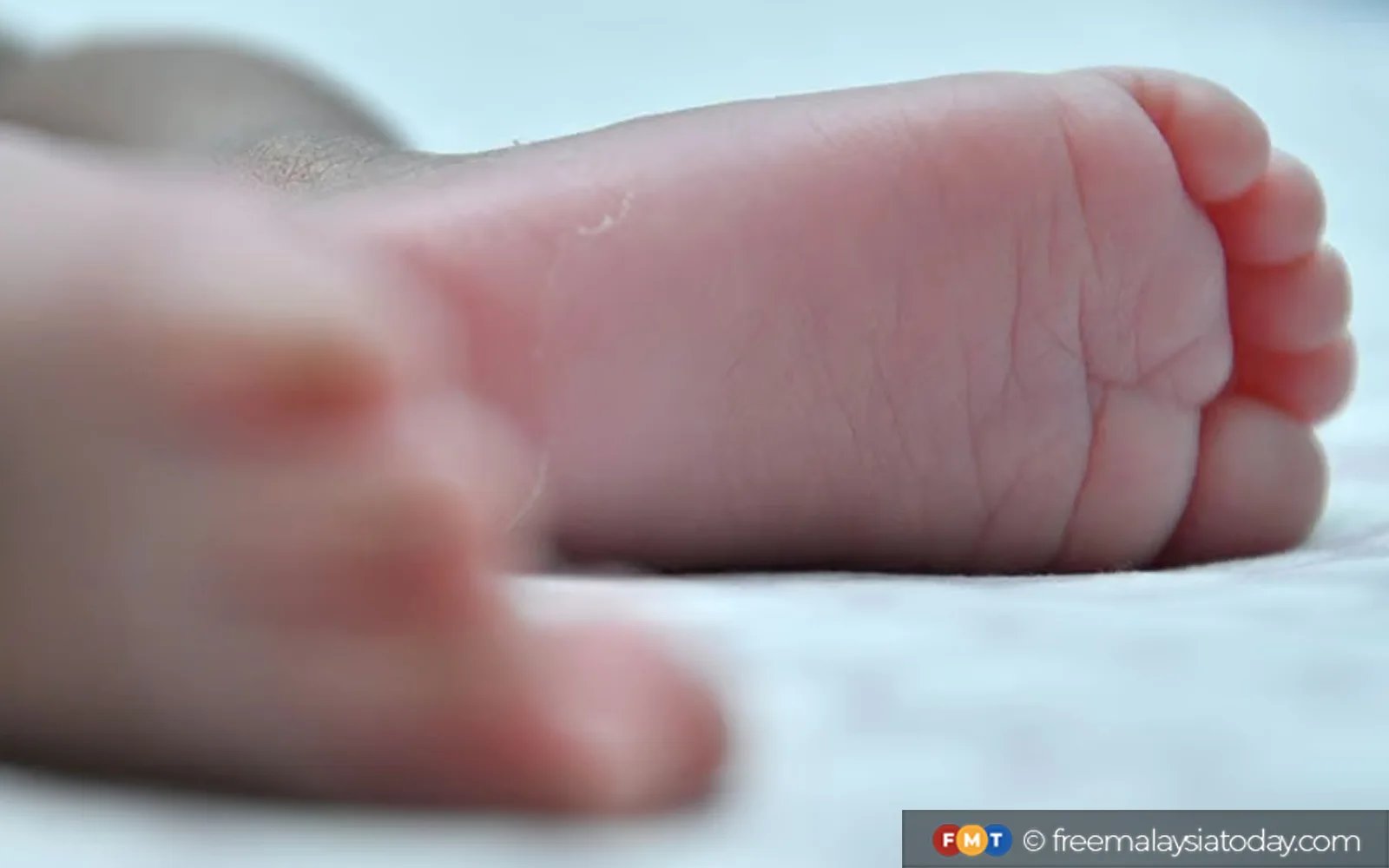 1-year-old girl dies after being found unconscious at babysitter’s home