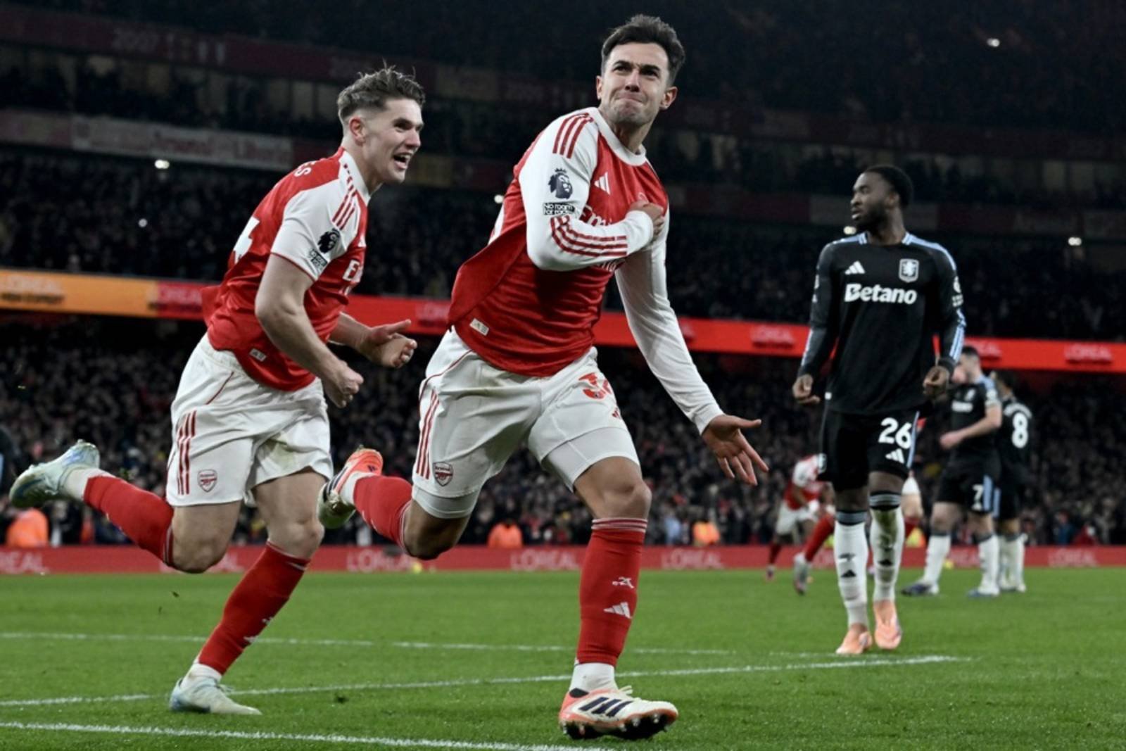Arsenal crush Villa to confirm title credentials