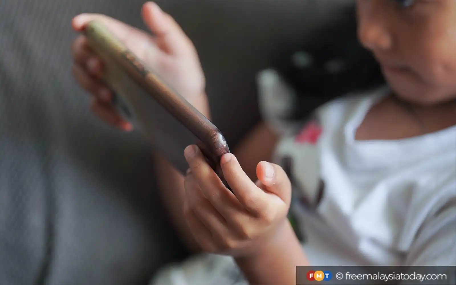 Kemudaratan ‘online’ menguatkan keperluan perlindungan bawah 16 tahun, kata pakar