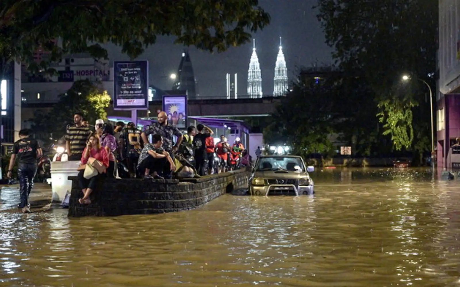 Beberapa lokasi di KL dilanda banjir kilat