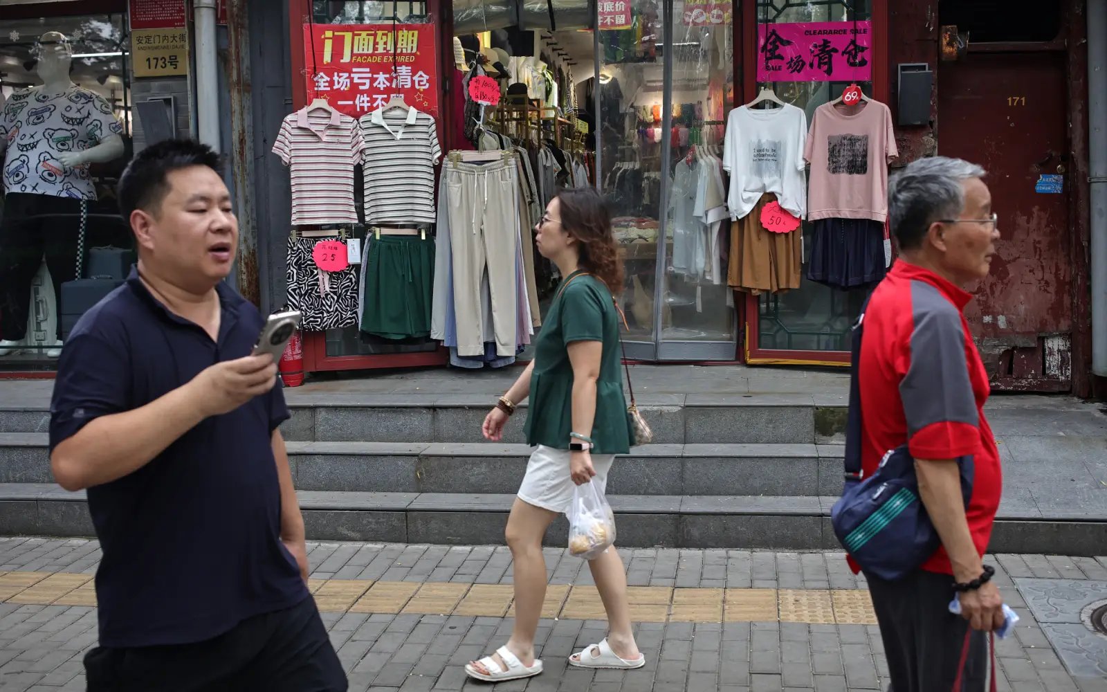 China’s factory activity loses steam in January