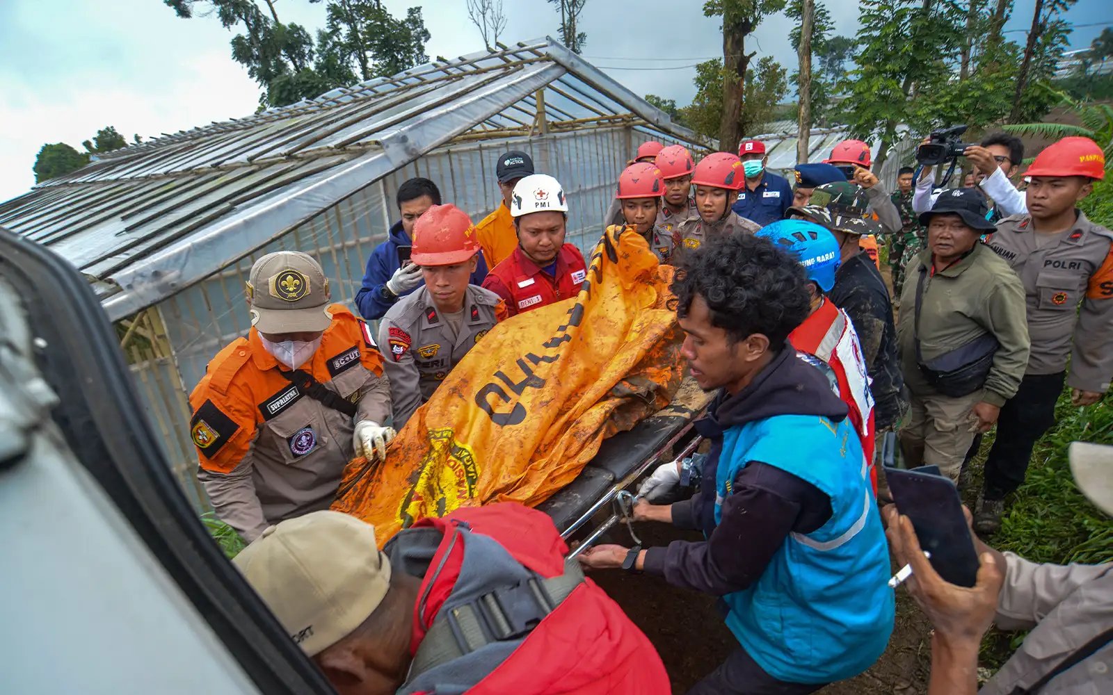 25 mayat mangsa tanah runtuh di Bandung Barat ditemui