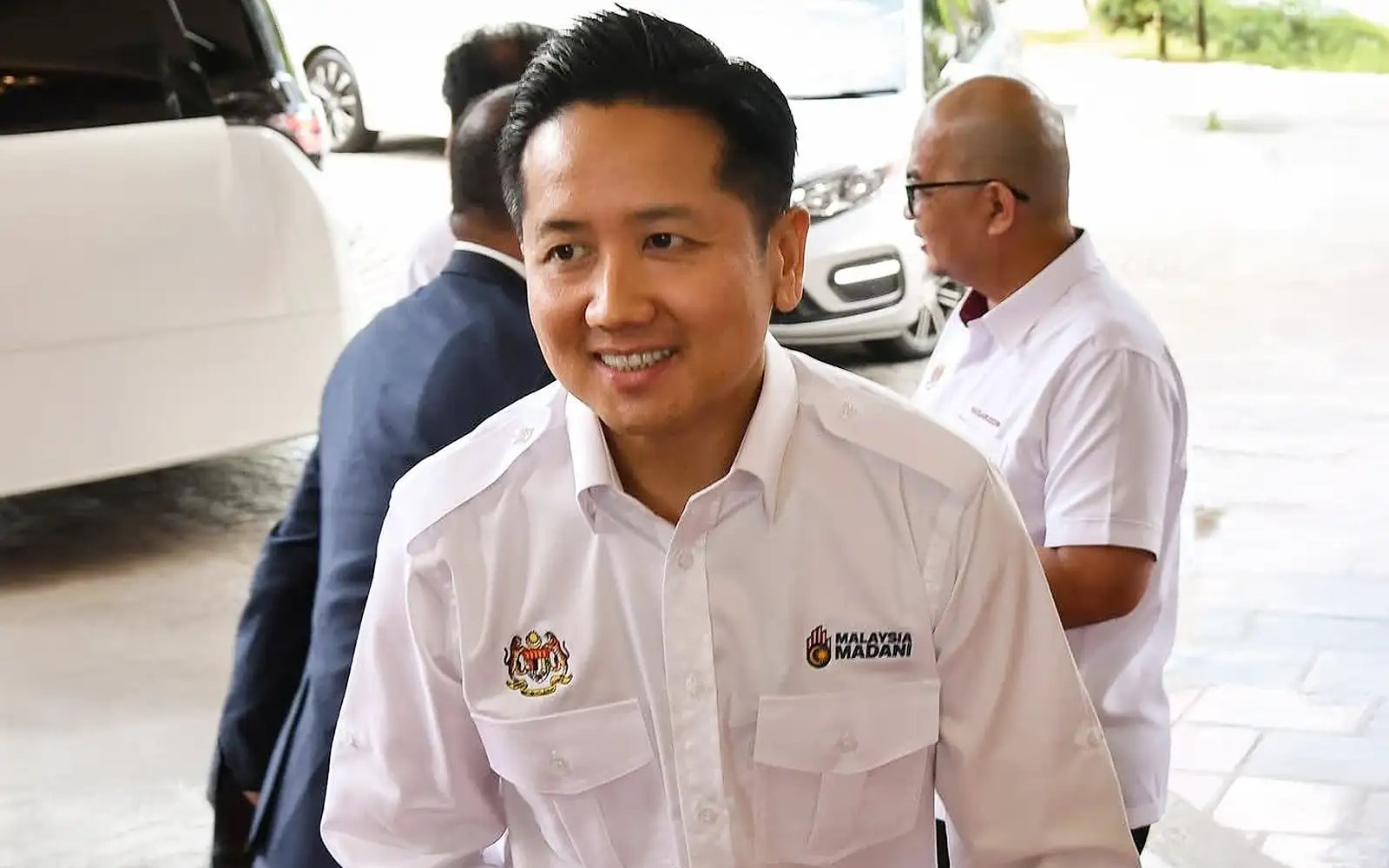 Groups urge new environment minister to make asbestos ban top priority