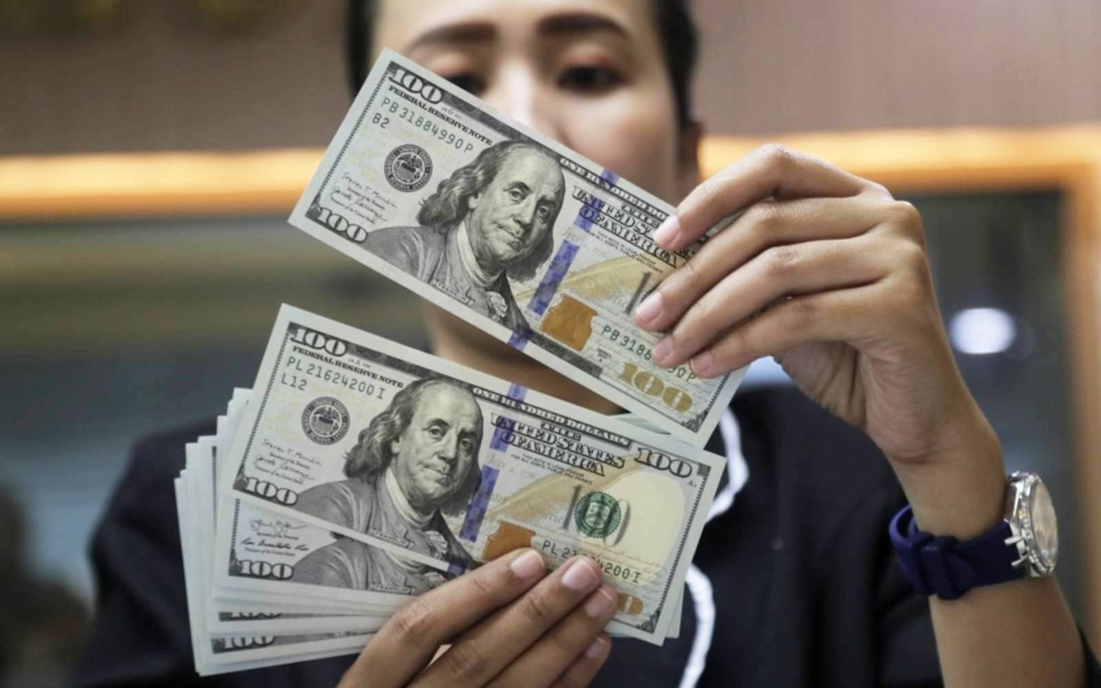 Dollar stabilises as Venezuela fears subside, risk-on mood grows