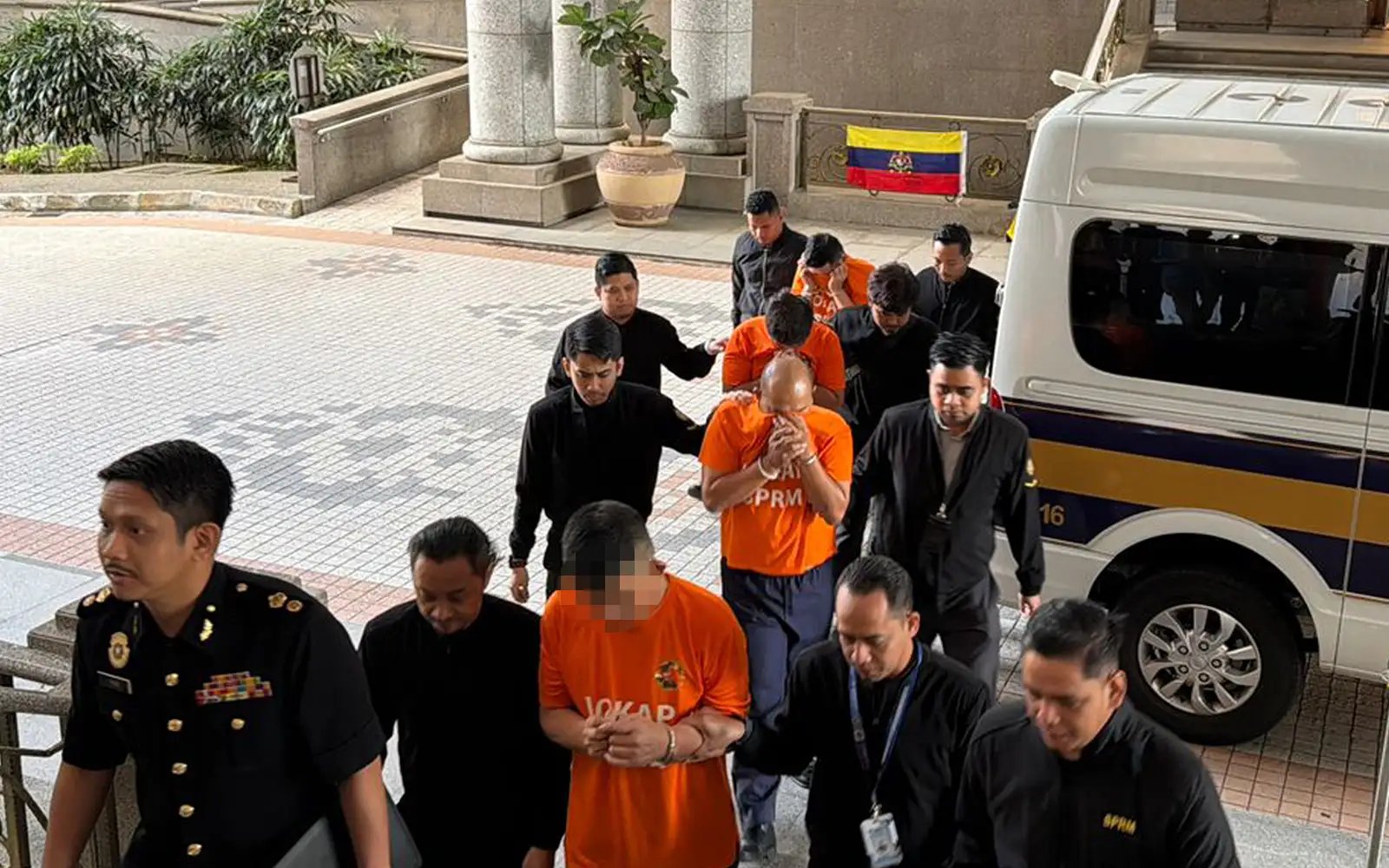 5 nabbed over alleged bribes from massage parlour chain