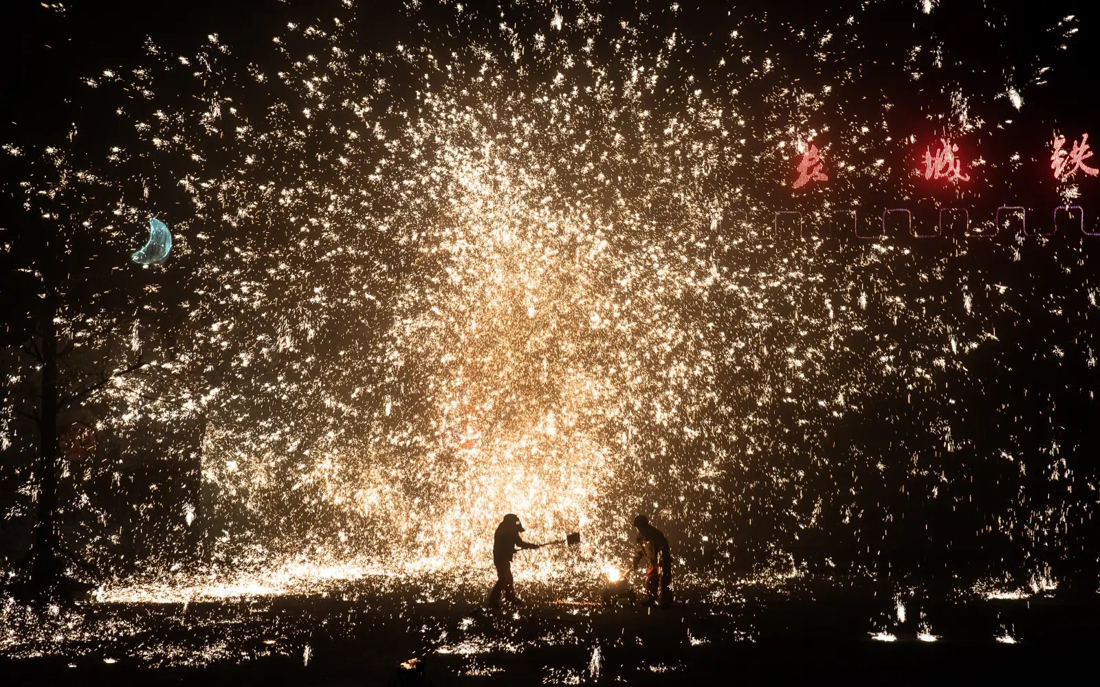 5 children among victims of fireworks shop explosion