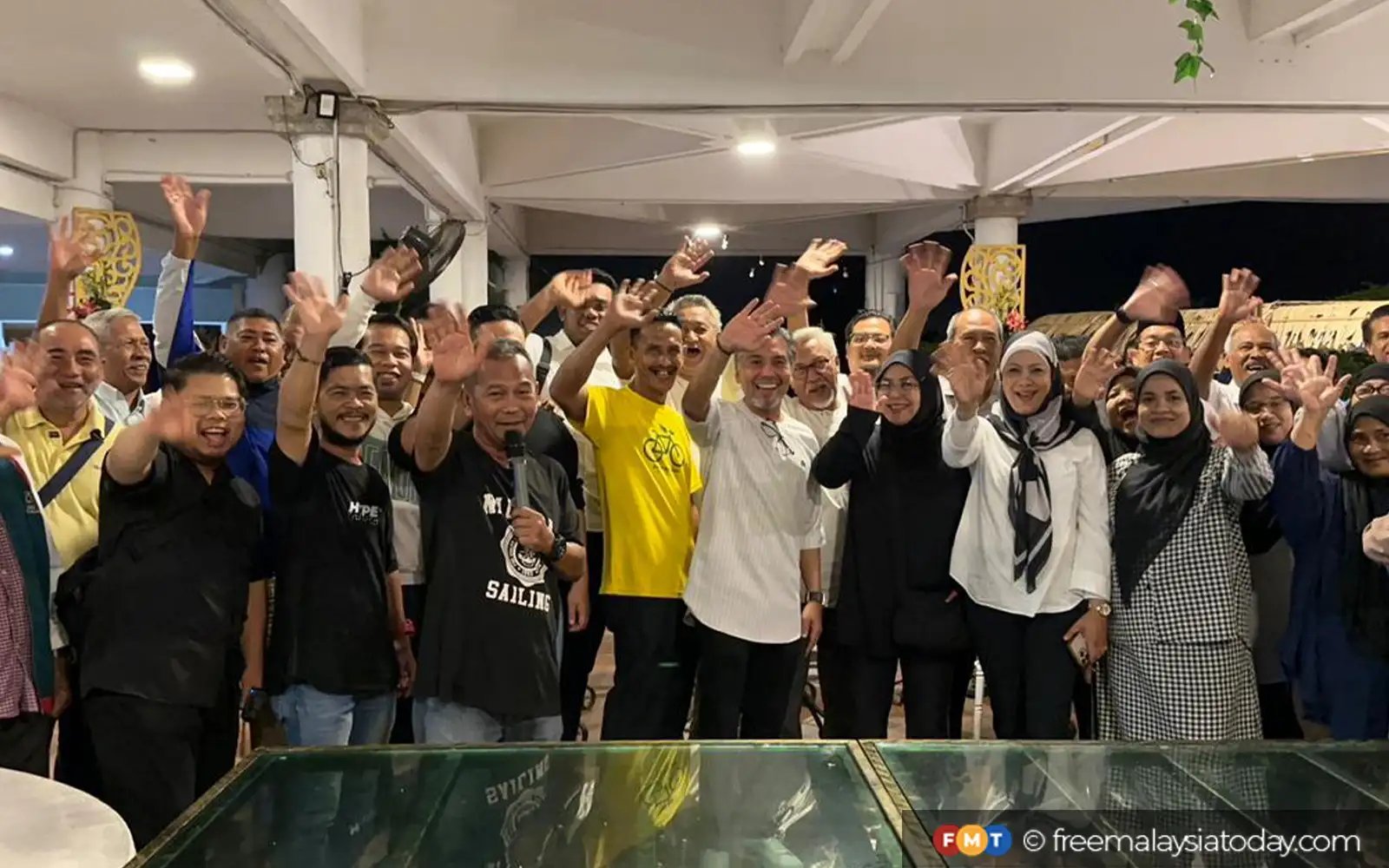 2 lagi bahagian Bersatu umum bubar