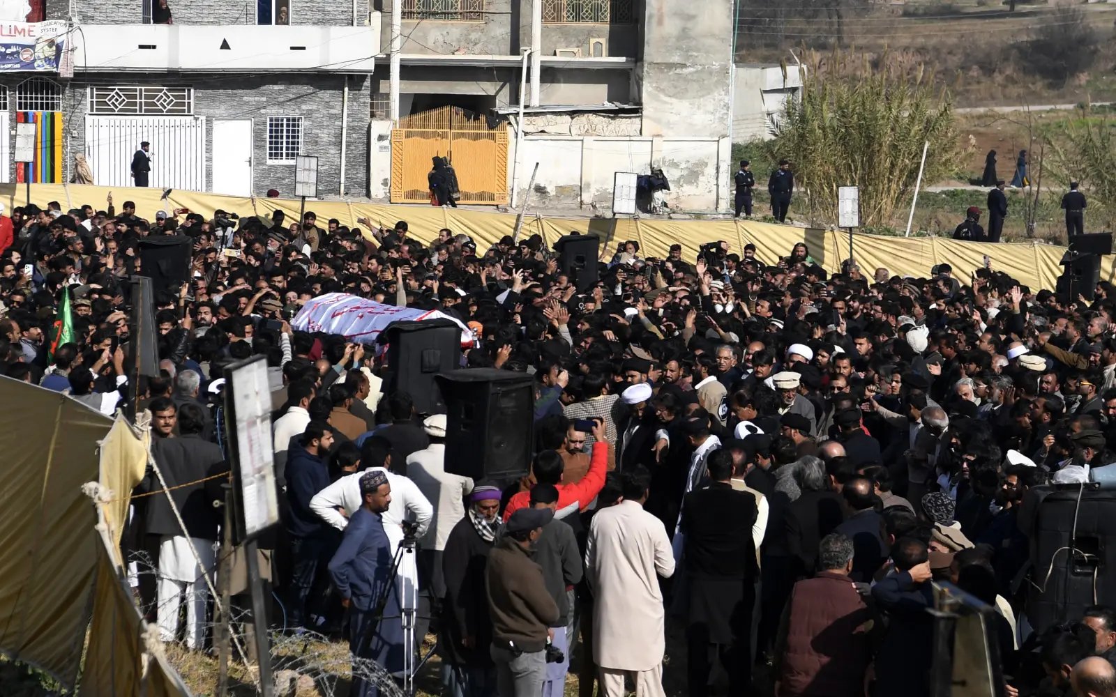 Thousands gather as Pakistan buries victims of mosque suicide attack