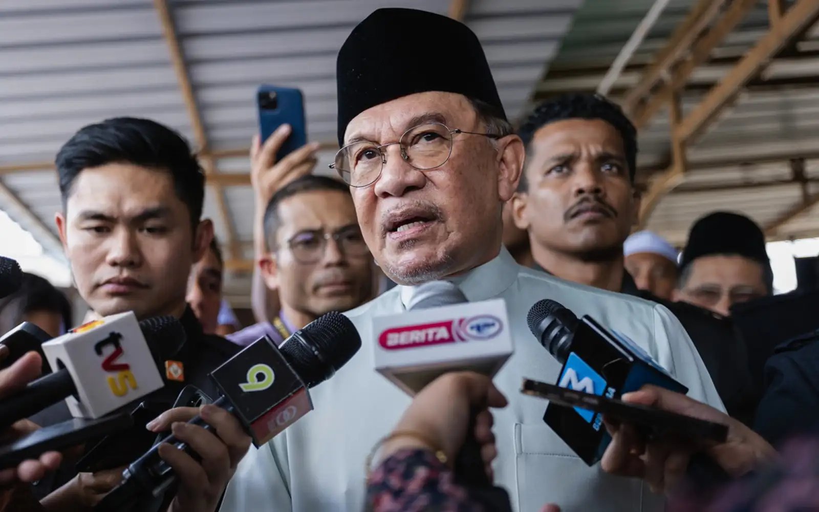 Dakwaan terhadap Rafizi perlu disiasat secara telus, terbuka, kata Anwar