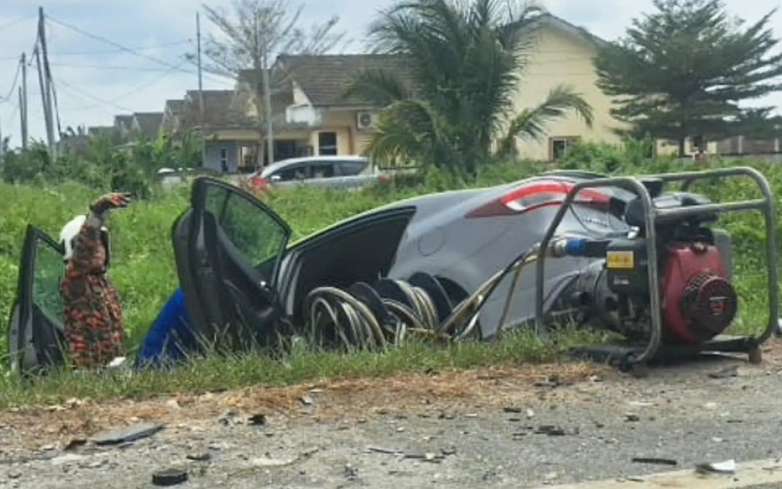 3 dead, 3 injured in Bagan Datuk lorry-car crash