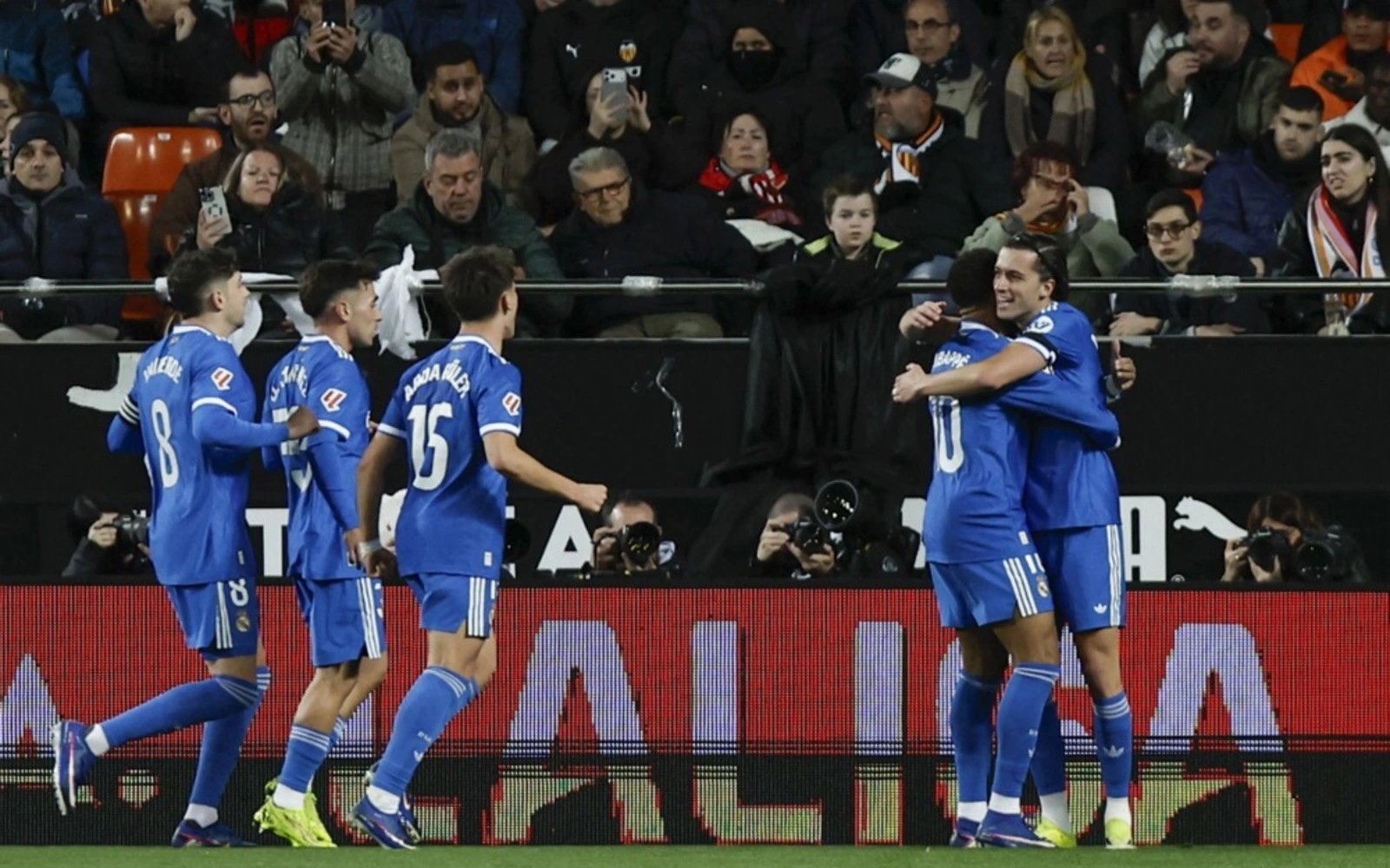 Real Madrid beat Valencia to stay on Barcelona’s heels