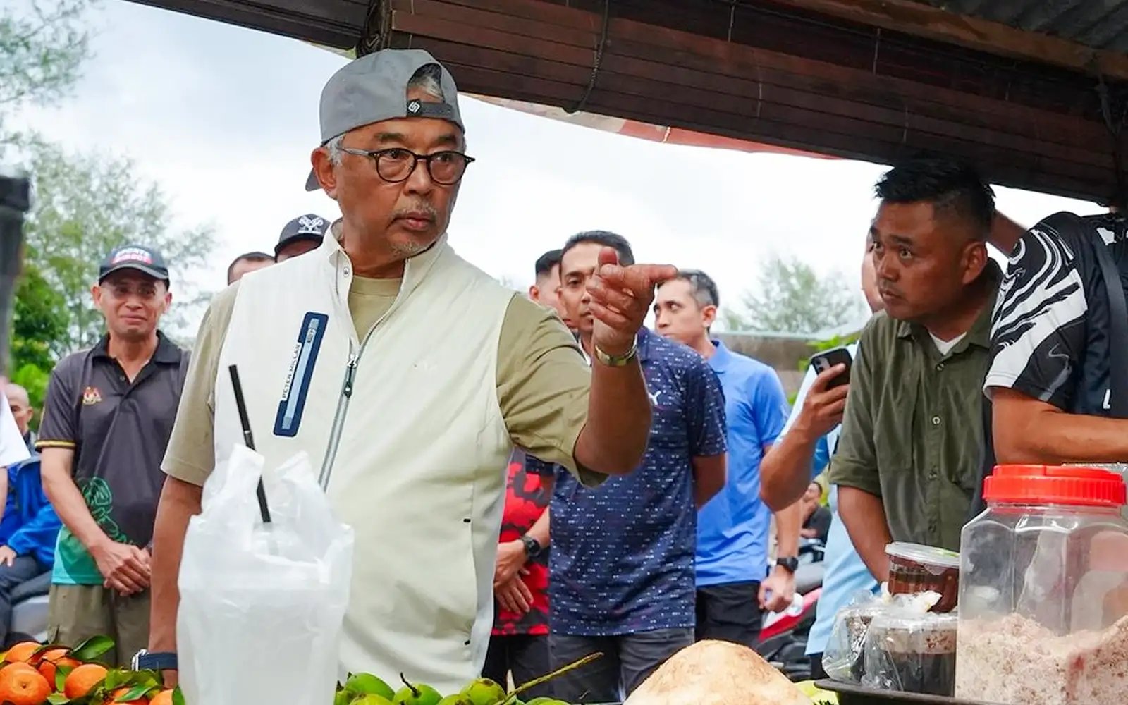 Pahang sultan wants state govt to give Pulau Tioman top priority