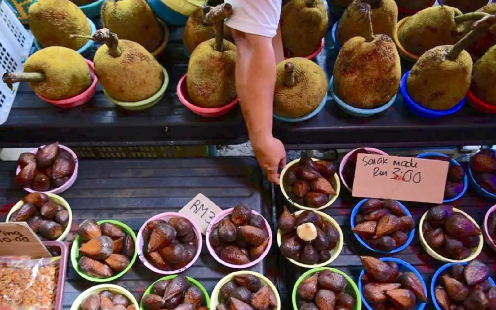 Sarawak’s Pekan Lachau, a popular pit stop for local produce