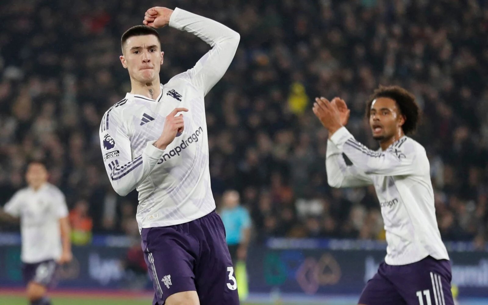West Ham end Man Utd’s winning run, Spurs sink to 16th