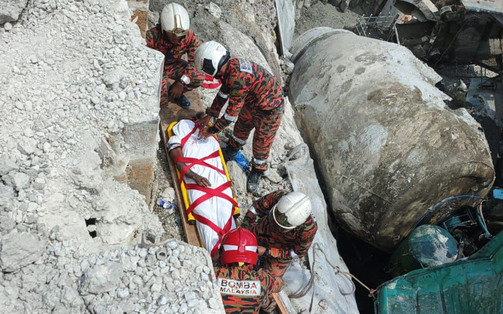 Lori terbalik, warga asing maut