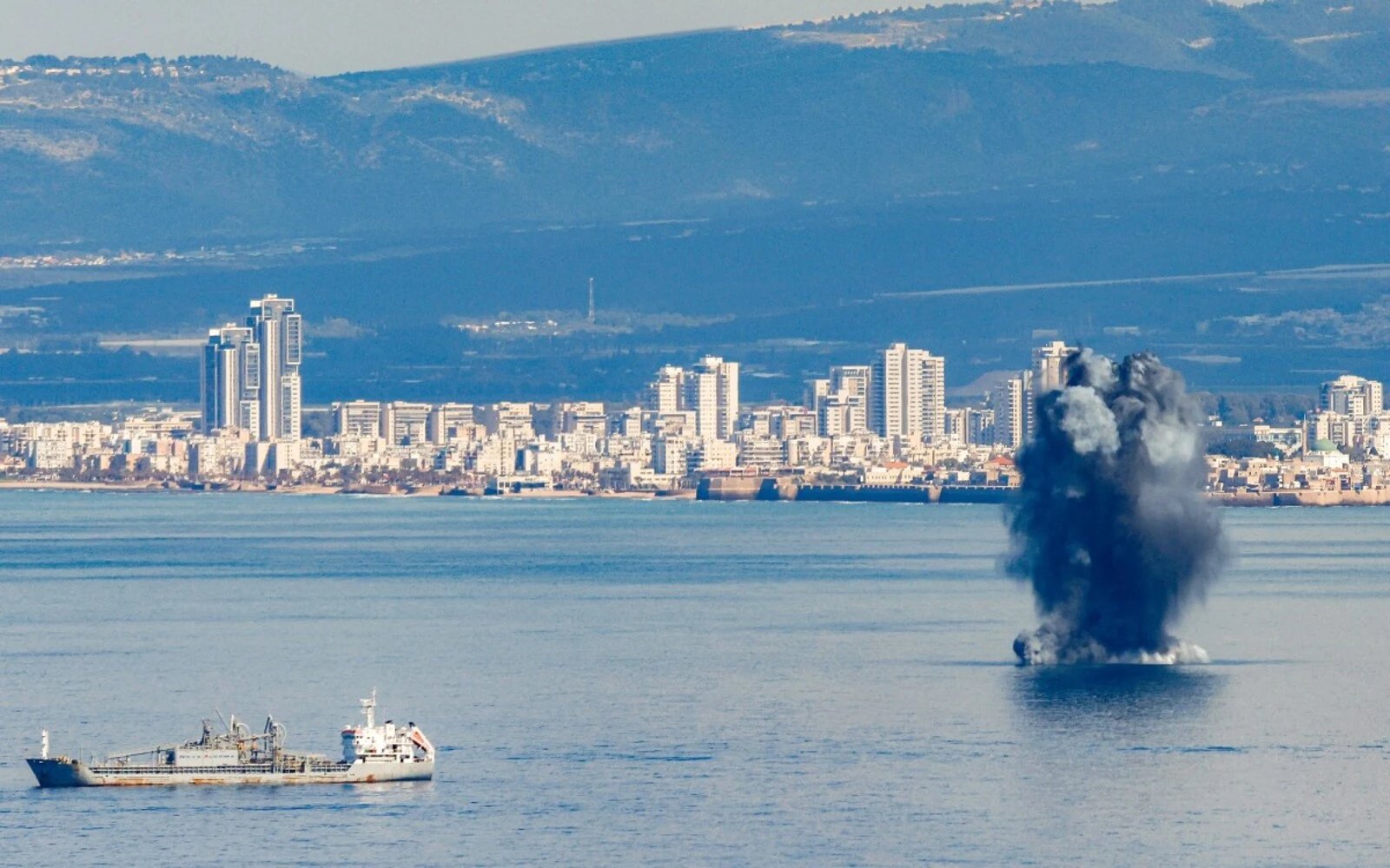 EU urges ‘maximum restraint’ over Iran, withdraws Middle East personnel