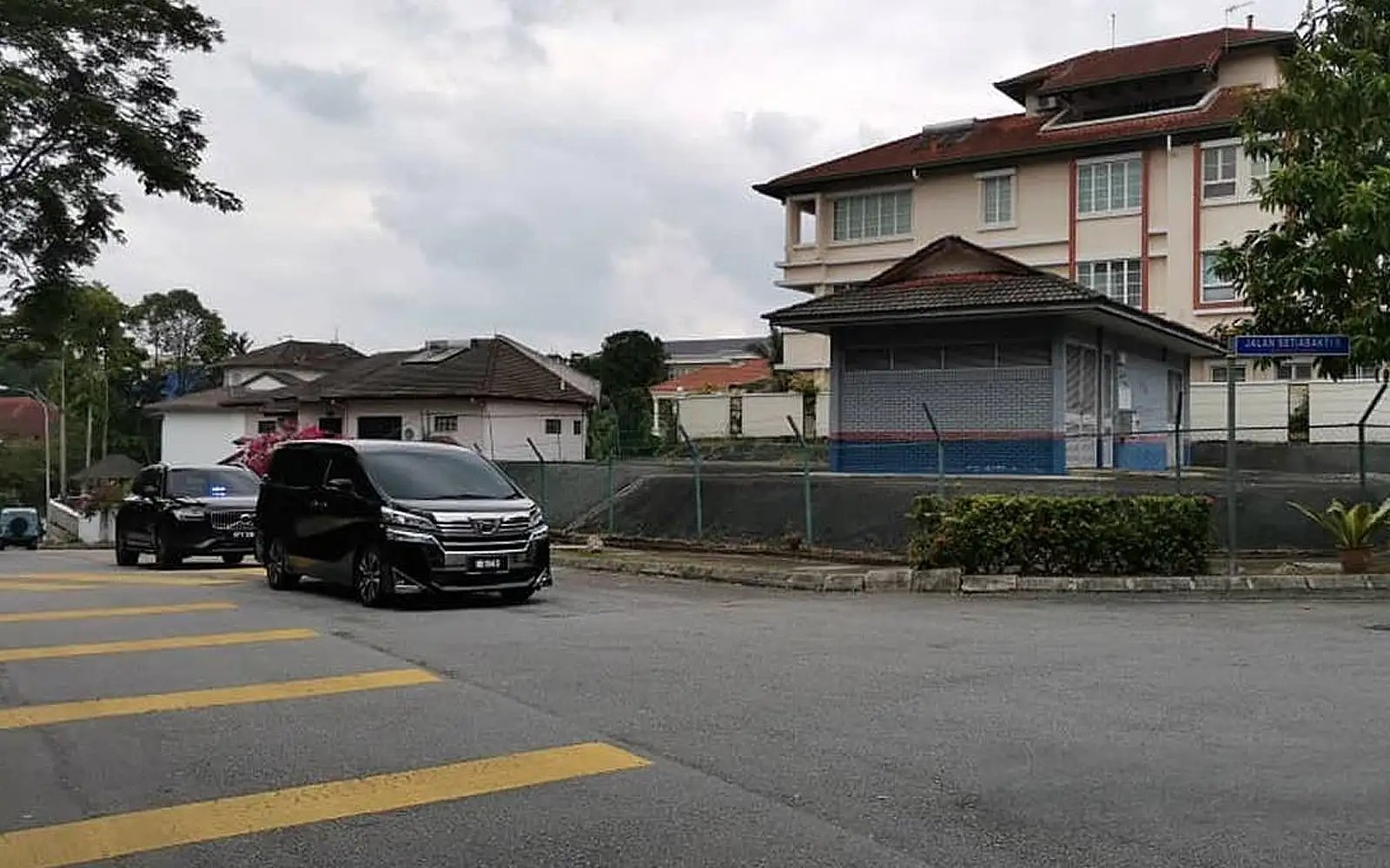 More than 30 Bersatu leaders gather at Muhyiddin’s home