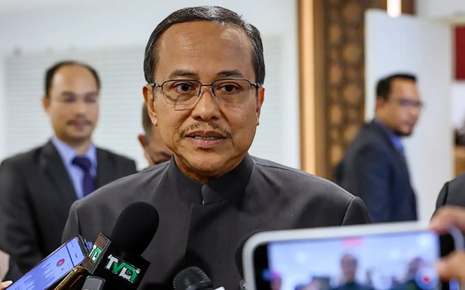 Shields up, Dr Sam! You’re in the hot seat now