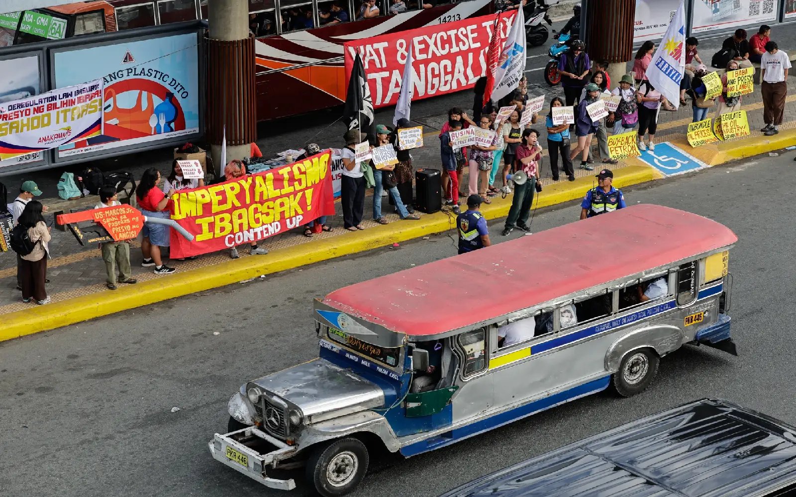 Philippines allows temporary use of dirtier fuel amid Middle East crisis