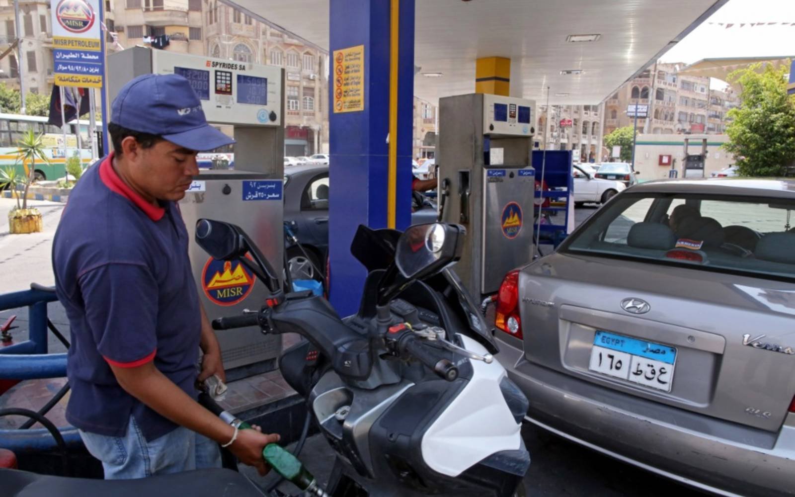 Egypt cuts working hours, street lighting in effort to save energy