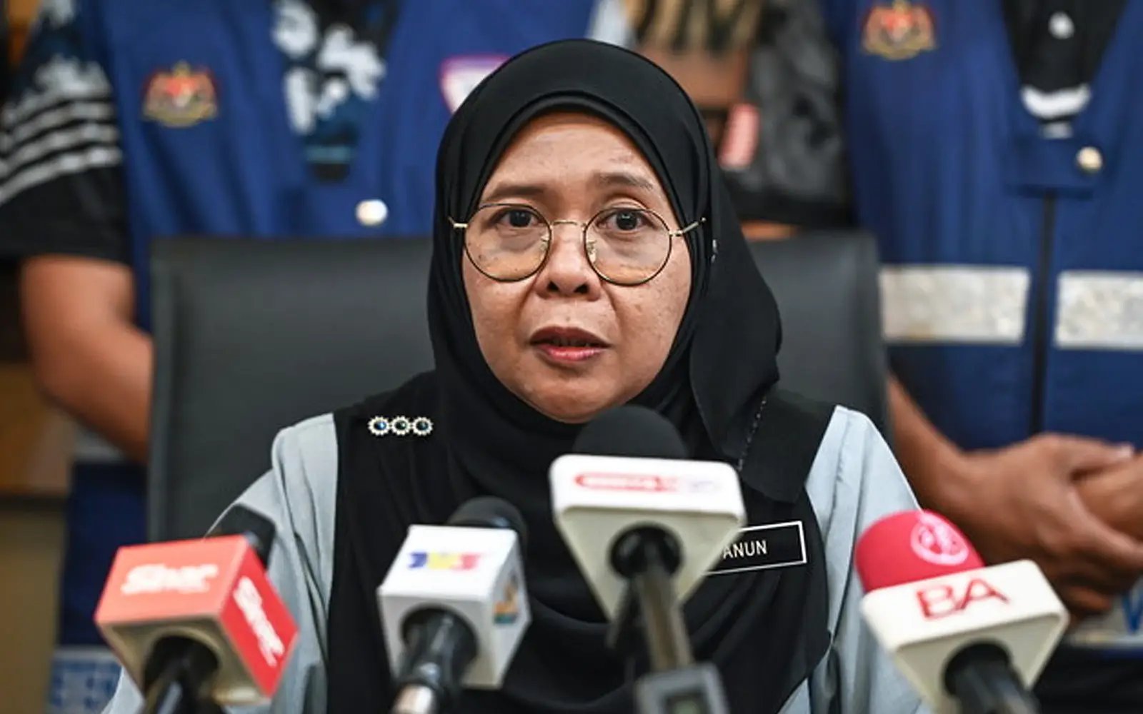 300 complaints lodged over cat allegedly abused by 2 children