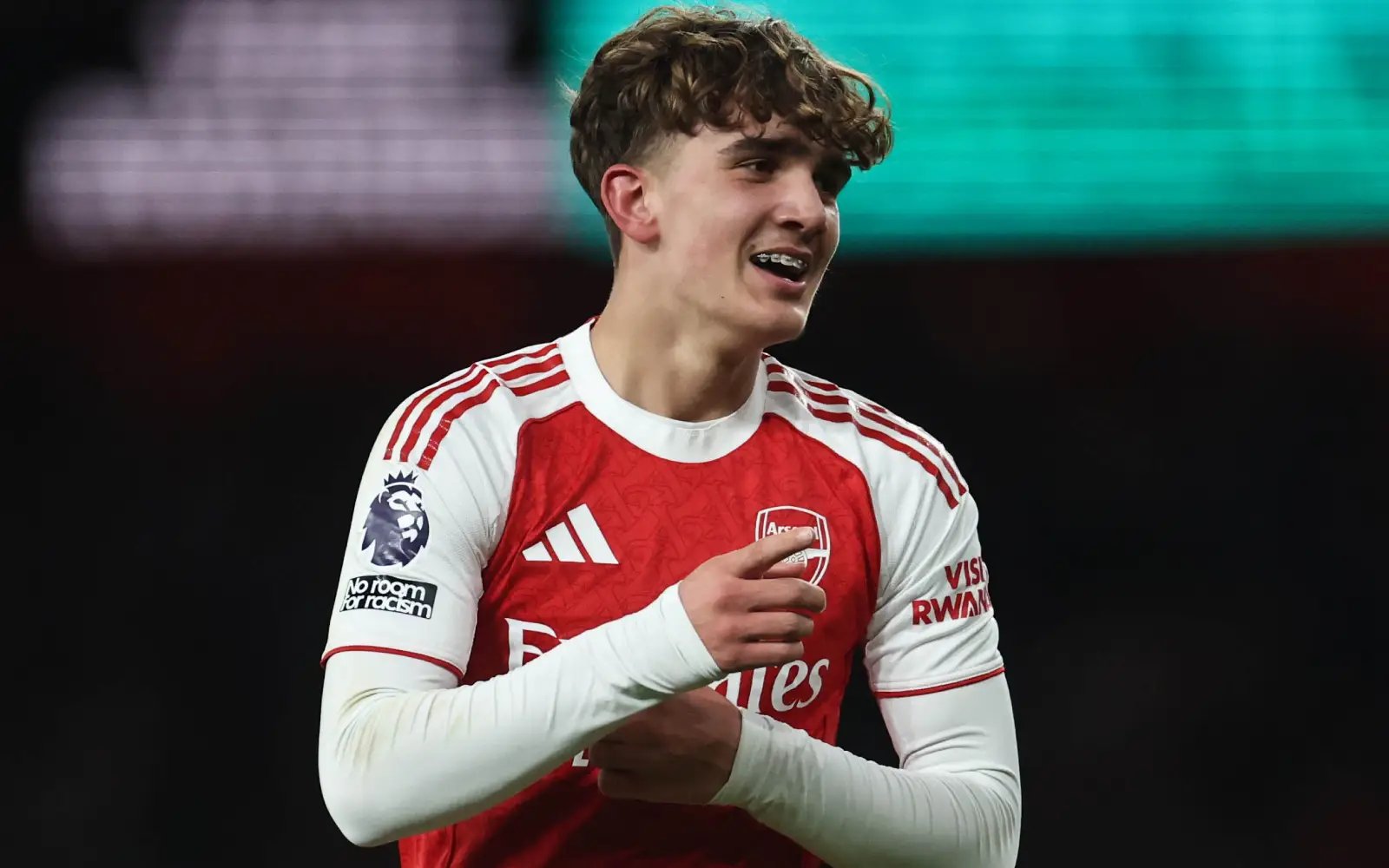 Dowman makes history as Arsenal strike late, Man City held by West Ham