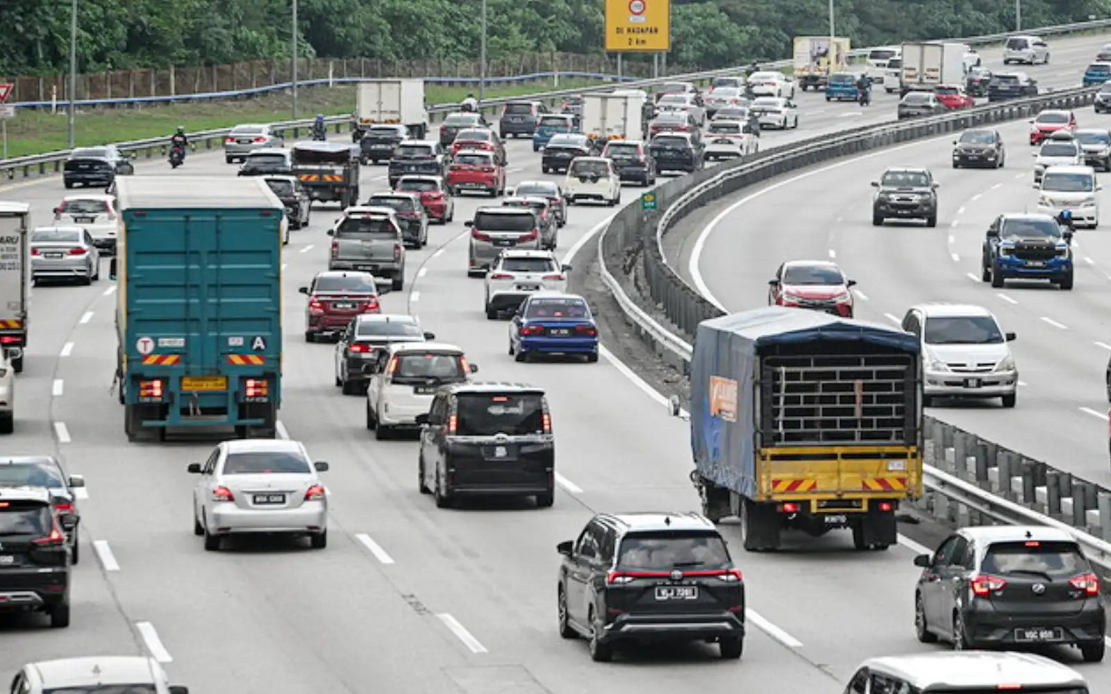 Aliran trafik lancar di semua lebuh raya utama petang ini