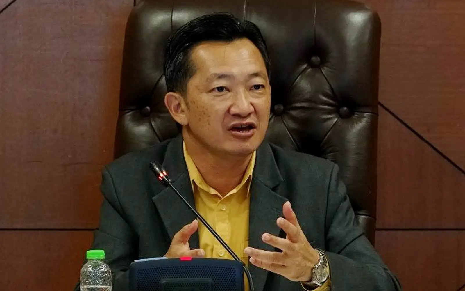 DAP man takes swipe at BN after trio miss term limit vote