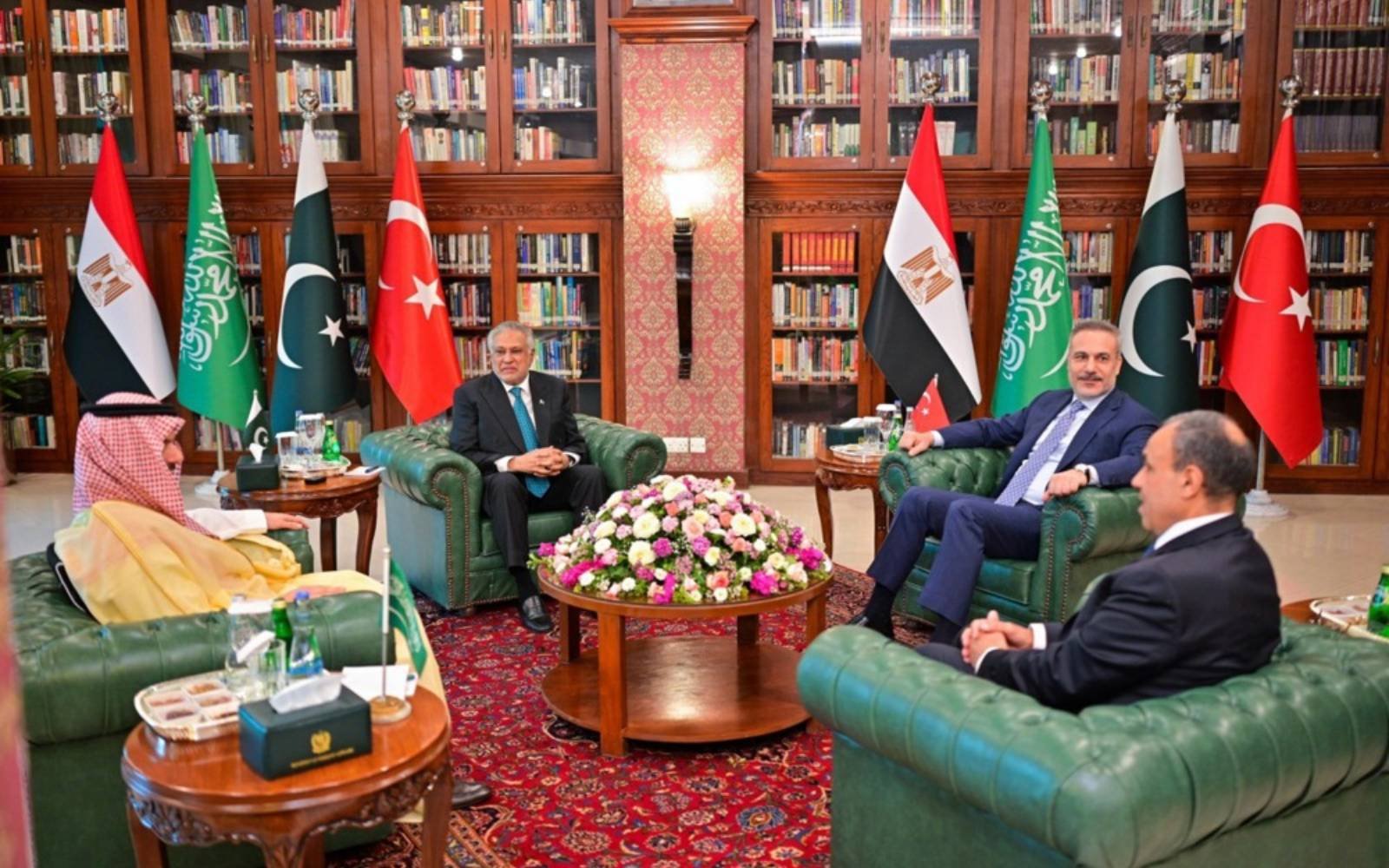 Pakistan says growing support for its Mideast war talks plan