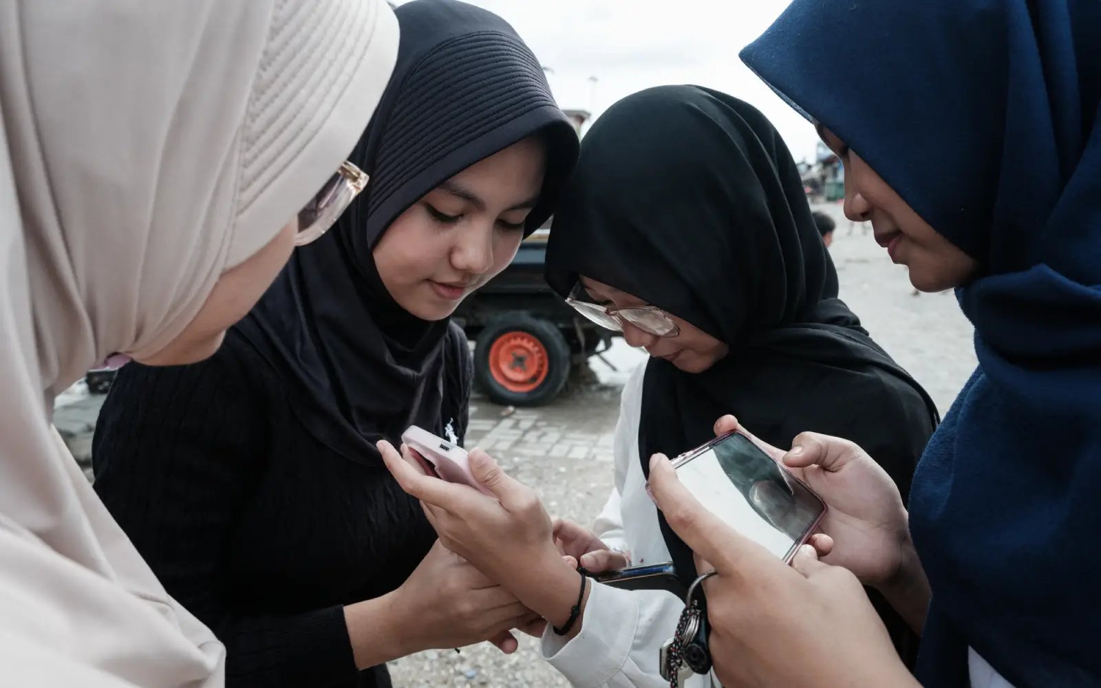 Indonesian kids brace themselves for social media ban