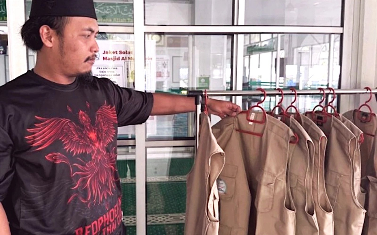 How a simple jacket helps worshippers find focus in prayer